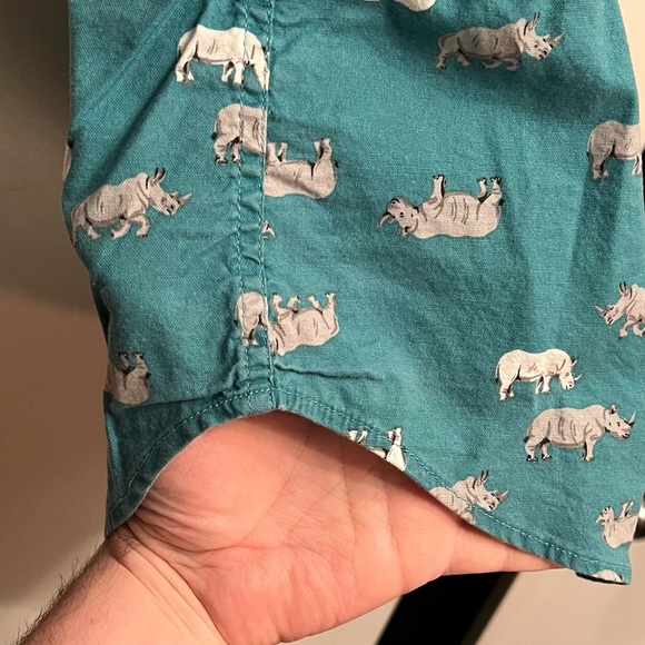 ⭐️ Rhino 🦏 Old Navy Short Sleeve Button Up SS Button Up Shirt - Picture 4 of 5
